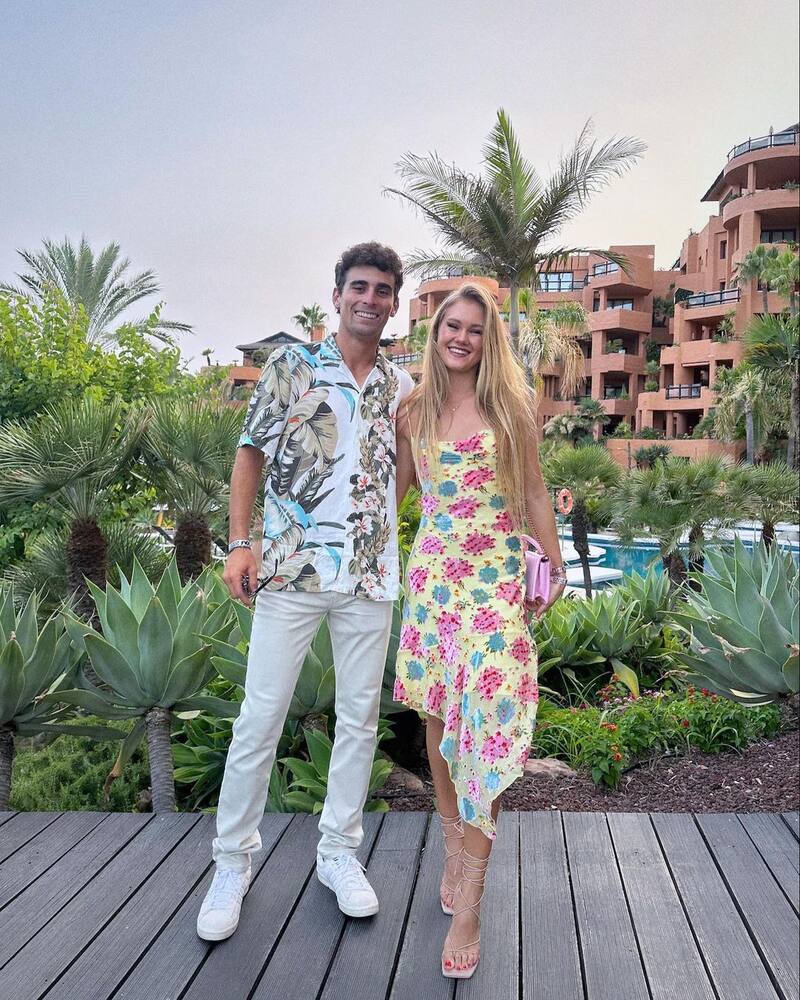 Christina Hellema junto a su futuro esposo, el golfista Joaquín Niemann.