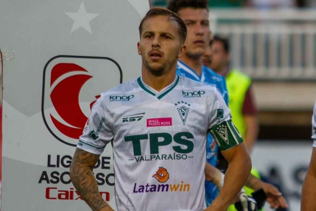 El volante caturro fue crítico respecto a la campaña de Wanderers en la parte final del torneo de Primera B. Foto: @joaquin.pereyra en Instagram.