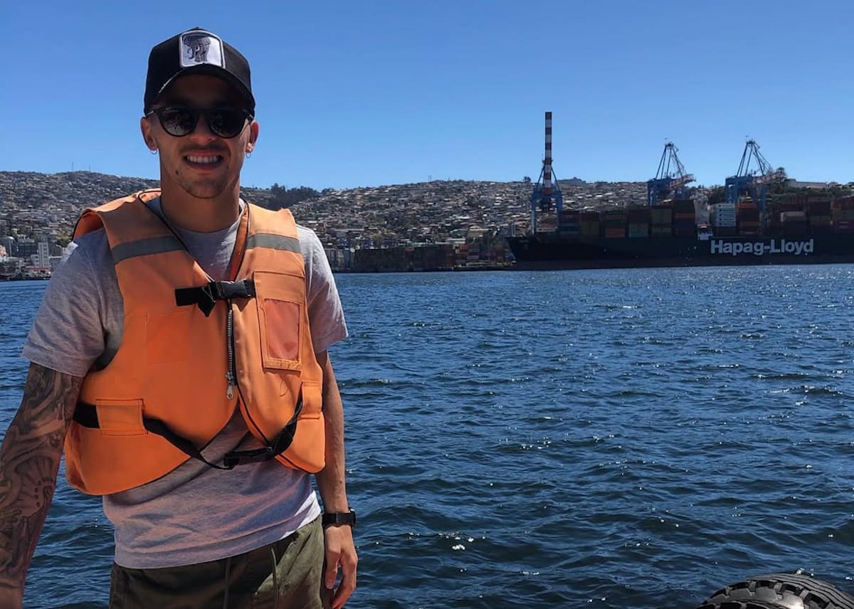 El volante uruguayo de Santiago Wanderers de paseo por la bahía de Valparaíso. Foto: instagram @joaquin.pereyra