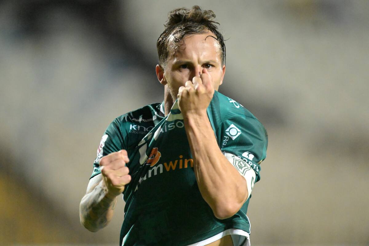 El volante adelantó que los Caturros quieren pelear por la Primera B y la Copa Chile en simultáneo. /Photosport