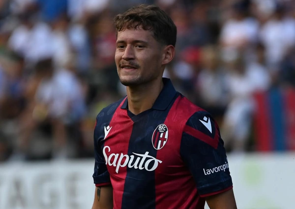 El defensor charrúa aparece en los planes de Colo Colo y podría ser nuevo fichaje. Foto: @bolognafc1909.