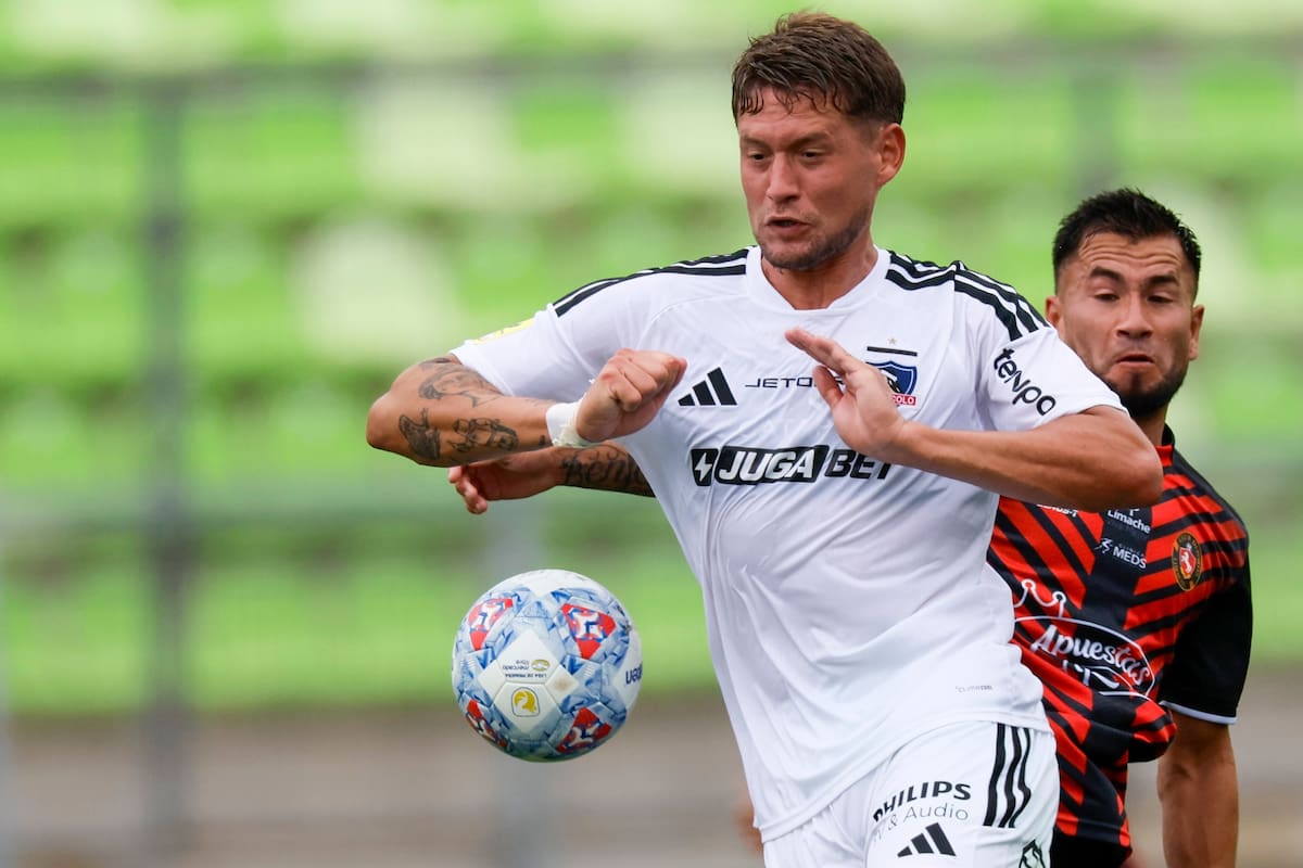El defensor tuvo un triste debut en Colo Colo. Foto: Agencia Aton.