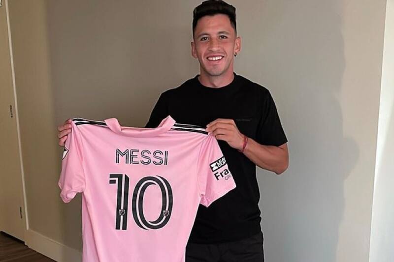Joaquín Torres con la camiseta de Messi.