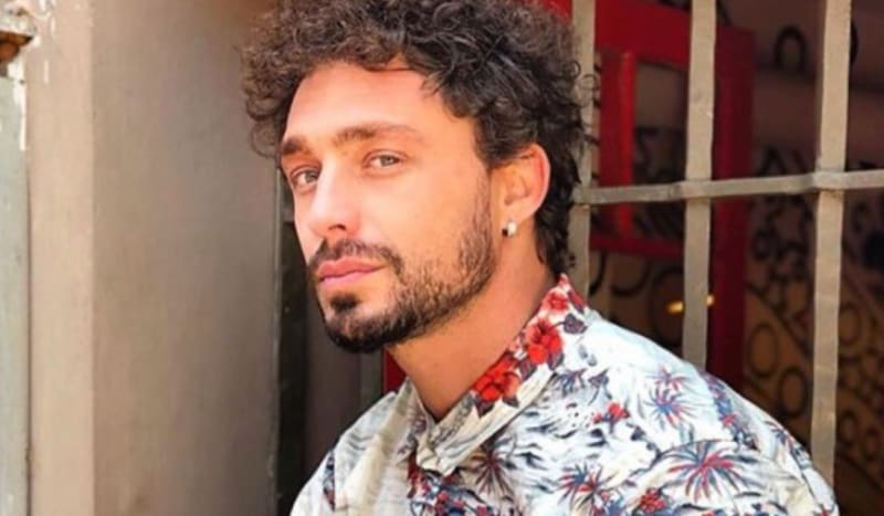 es un conocido modelo y ex chico reality argentino.