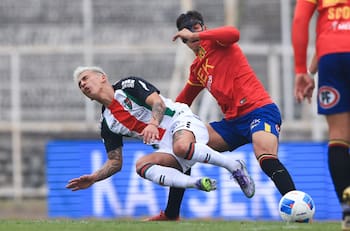 VIDEO | ¡Casi 100 faltas! ¿Quién fue el jugador más golpeado este 2025 en el fútbol chileno?