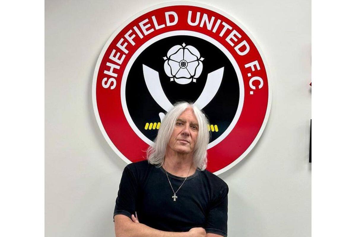 Joe Elliot, el vocalista de Def Leppard, es fanático de Sheffield United.