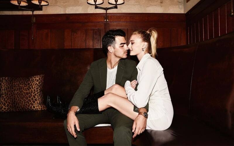 Joe Jonas y Sophie Turner La pareja luce muy enamorada - Créditos: Instagram @sophiet