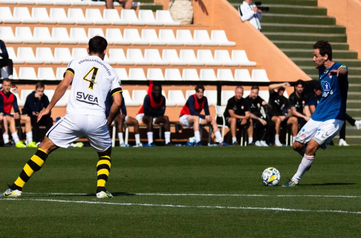 Otro delantero chileno destaca en Europa: fue capitán y anotó un doblete en el inicio de la pretemporada