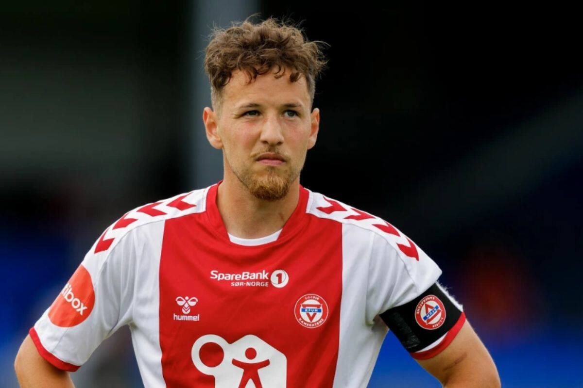 el delantero de madre chilena que la rompe en Noruega.