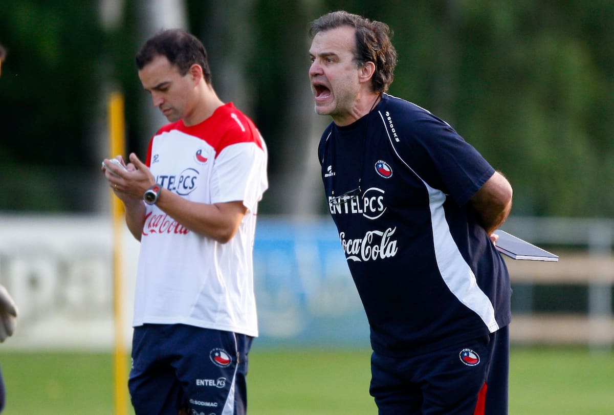 El DT cuando era uno de los asistentes de Marcelo Bielsa en el Mundial del 2010. Foto: Agencia Aton.