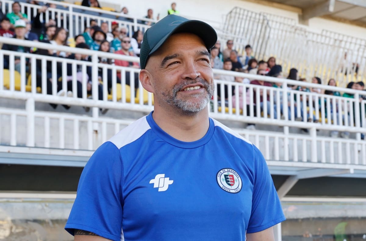 ¿Pelado de Open English? Las dos mejores anécdotas de John Armijo en un estadio de fútbol