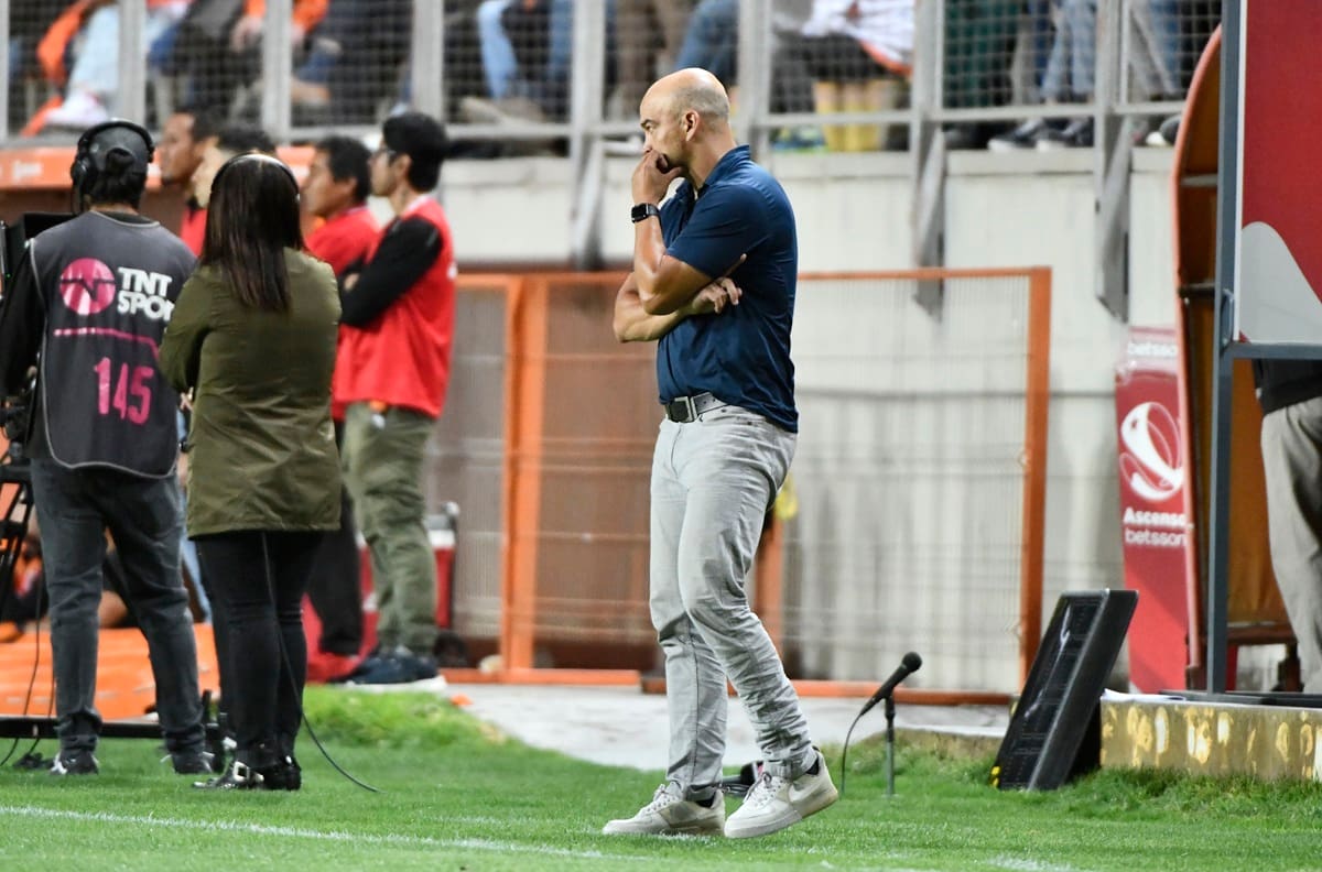 John Armijo, DT y ex PF de Bielsa y Sulantay: “El recambio ya se hizo, Córdova ha hecho un trabajo de forma, no de fondo”