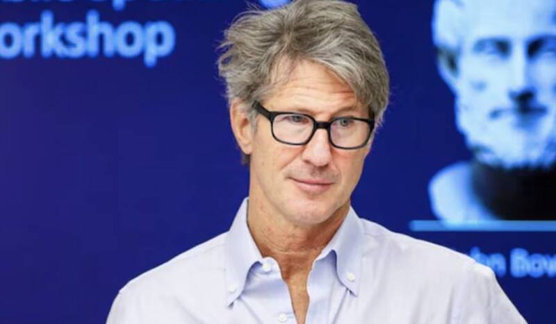 es expareja y padre del hijo de Mane Swett.