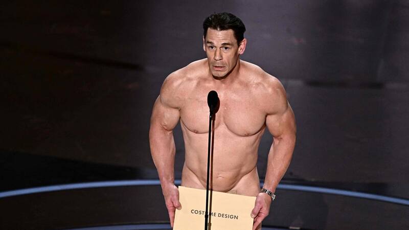 apareció desnudo en los Premios Oscar 2024.