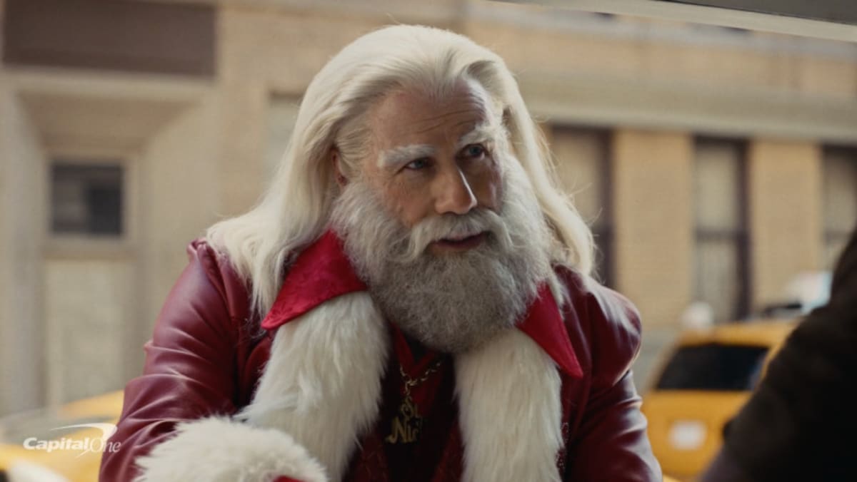 John Travolta como Santa para comercial
