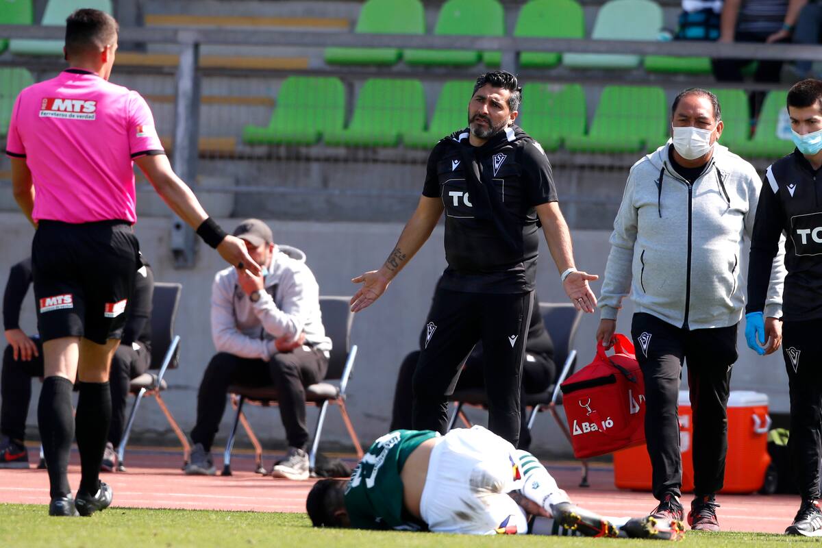 El DT interino en su paso por Santiago Wanderers. Foto: Agencia Aton