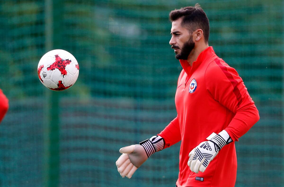 Sergio Navarro le da con todo a Vidal y pide jineta para Johnny Herrera