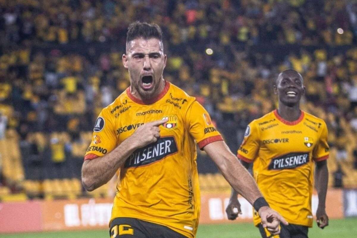 en su paso por Barcelona de Ecuador.