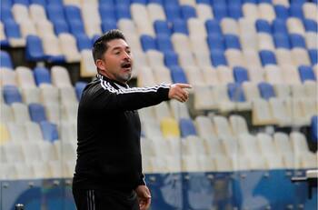 Duró 8 días cesante: DT del fútbol chileno despedido por mal rendimiento ya encontró club