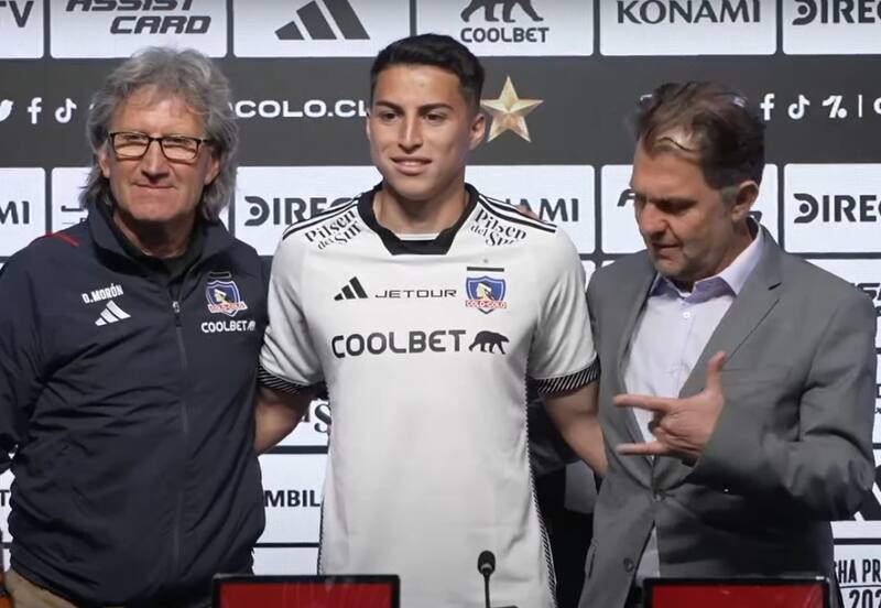 fue presentado con la camiseta de Colo Colo.