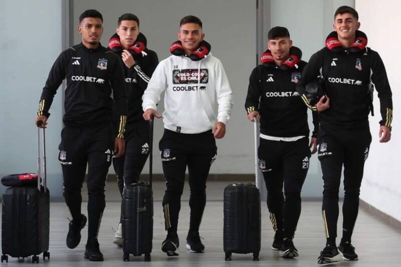 con los jugadores de Colo Colo rumbo a Barranquilla para jugar Copa Libertadores.