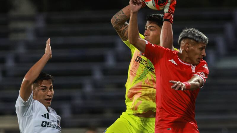 “Es un pasadizo”: hinchas de Colo Colo explotan contra este jugador por su rendimiento ante Huracán