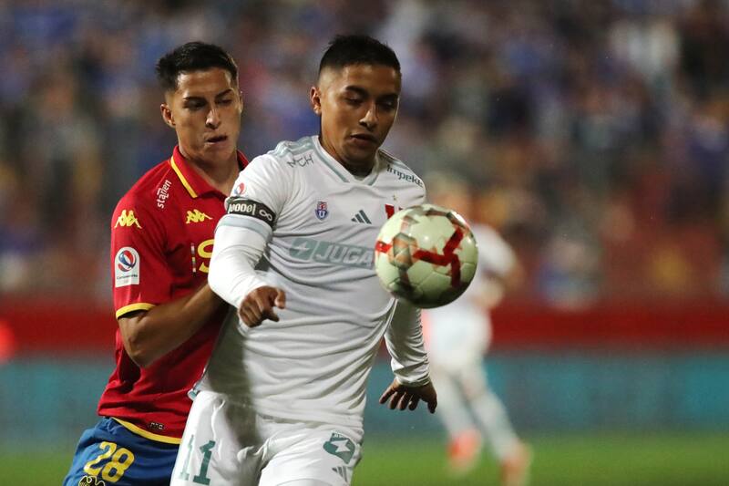 Jonathan Villagra seguirá su carrera en Colo Colo o la U. (Foto: Aton)