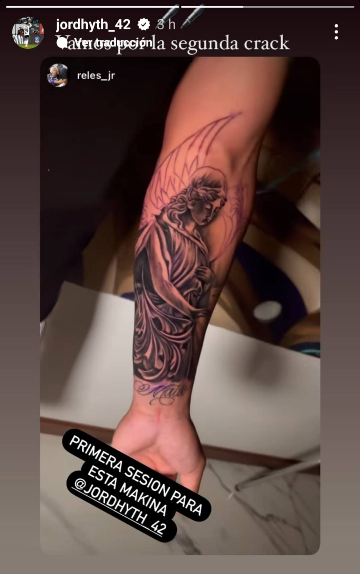 y su nuevo tatuaje.