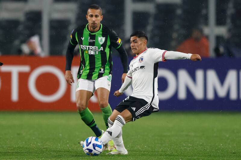 Thompson jugando por Colo Colo en la Copa Sudamericana (Foto: Photosport)