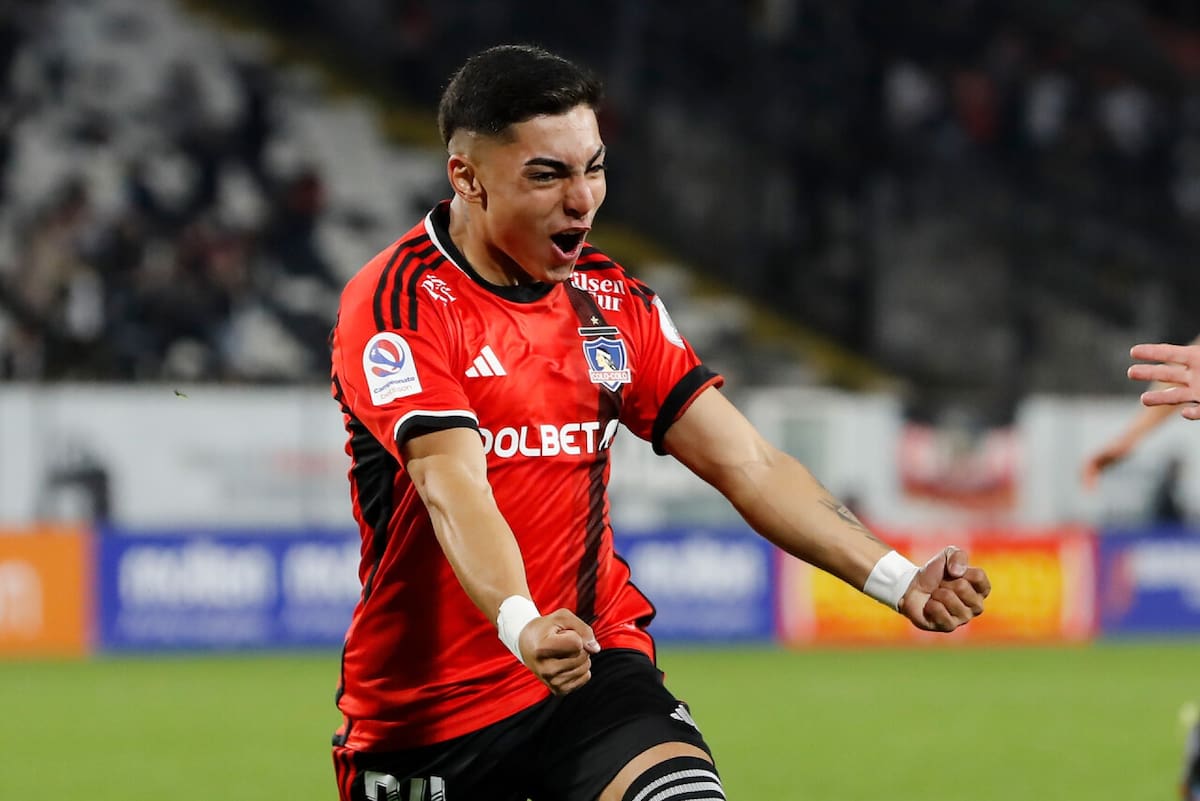 El jugador se juntó con su representante en Chile. Foto: Agencia Aton.