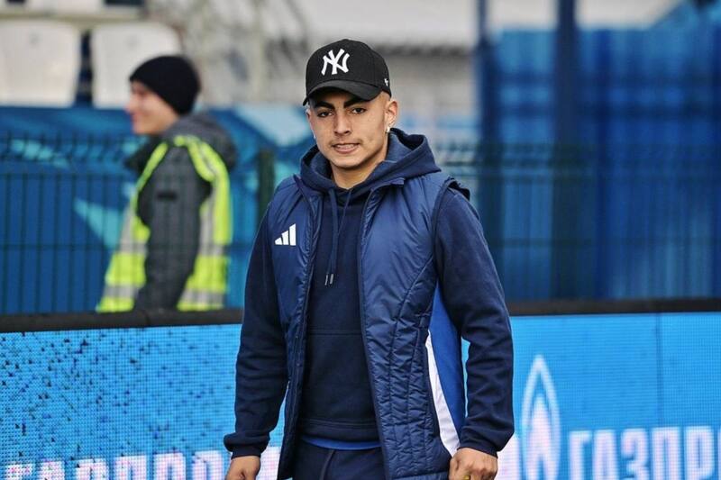 aún no se integra a la pretemporada del Orenburg en Turquía debido a problemas personales.