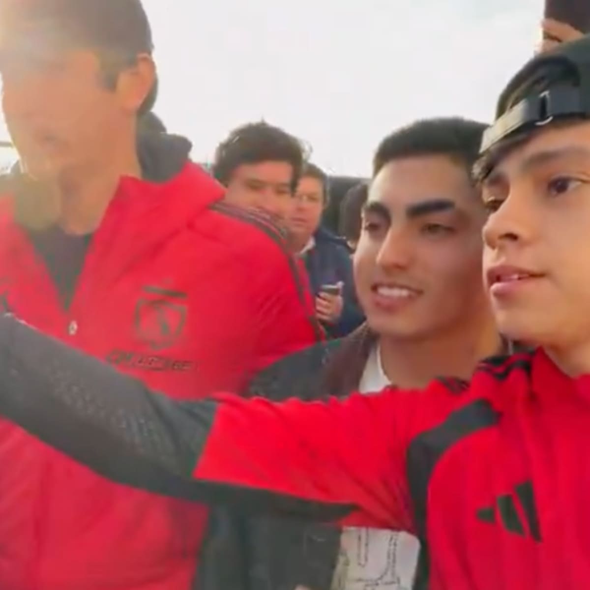 VIDEO | Jordhy Thompson sorprende y está de regreso en el Estadio Monumental para ver a Colo-Colo