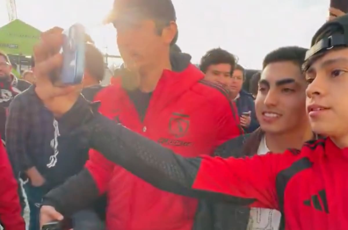 VIDEO | Jordhy Thompson sorprende y está de regreso en el Estadio Monumental para ver a Colo-Colo