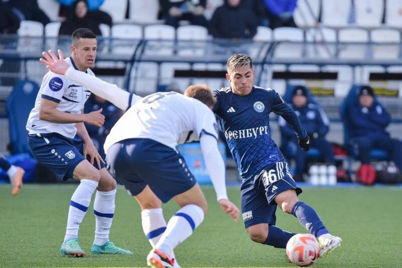 sumando sus primeros minutos en el FC Orenburg.