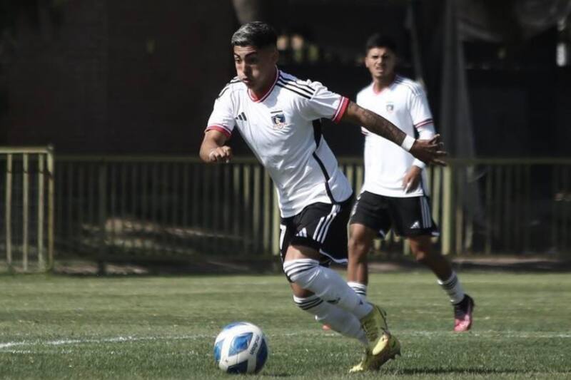 El joven delantero Jordhy Thompson de Colo Colo se encuentra apartado del primer equipo. (Foto: Colo Colo)
