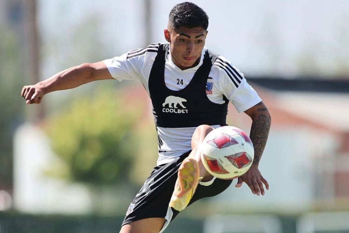 Jordhy Thompson volvió a ser considerado por el entrenador Gustavo Quinteros en Colo Colo. (Foto: @ColoColo)