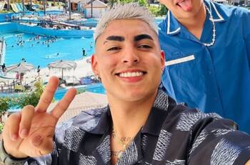 Tras acusarlo de negar a su hijo: Camila Sepúlveda aparece con Jordhy Thompson en el mismo resort