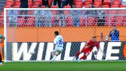 ¡Otro más! Jordhy Thompson sigue encendido y marcó de penal en derrota del Orenburg