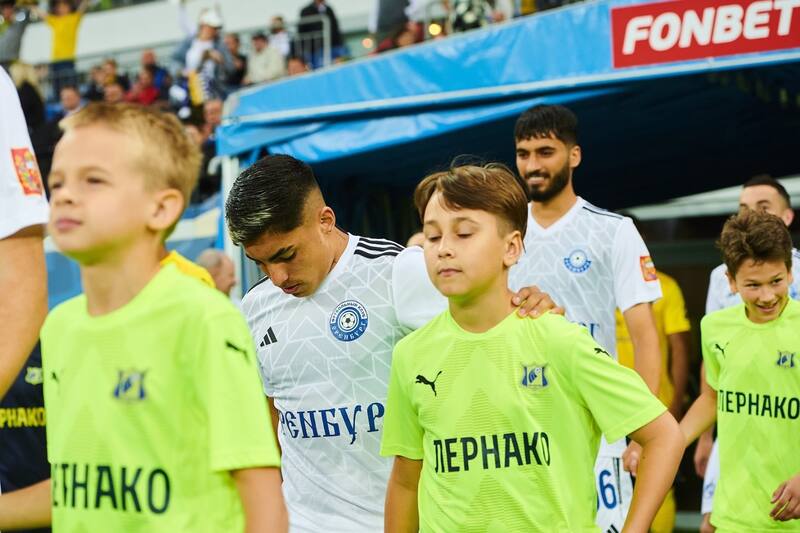 Jordhy Thompson debutó esta temporada con el Orenburg.