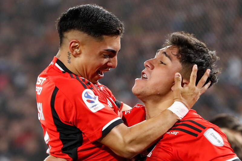 Ambos jugadores fueron apartados por una indisciplina.