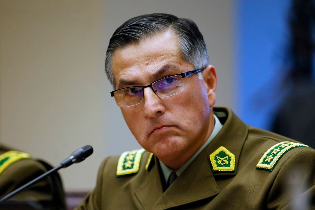 Valparaiso, 22 de mayo de 2019.
El general director de Carabineros Mario Rozas participa de la comision de constitucion del Senado, se discute proyecto de ley que modifica el Codigo Procesal Penal con el objeto de permitir la utilizacion de tecnicas especiales de investigacion en la persecucion de conductas que la ley califica como terroristas. 22/05/2019
Raul Zamora/Aton Chile