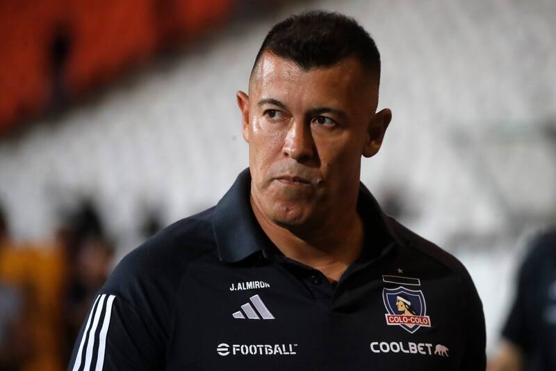 dirigiendo a Colo Colo.