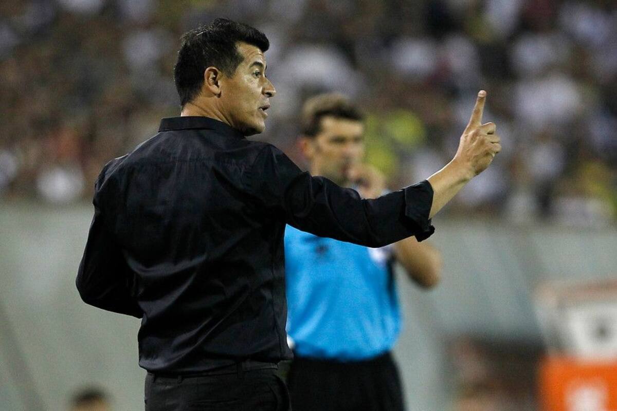 Jorge Almirón tendrá semanas bastante movidas en Colo Colo