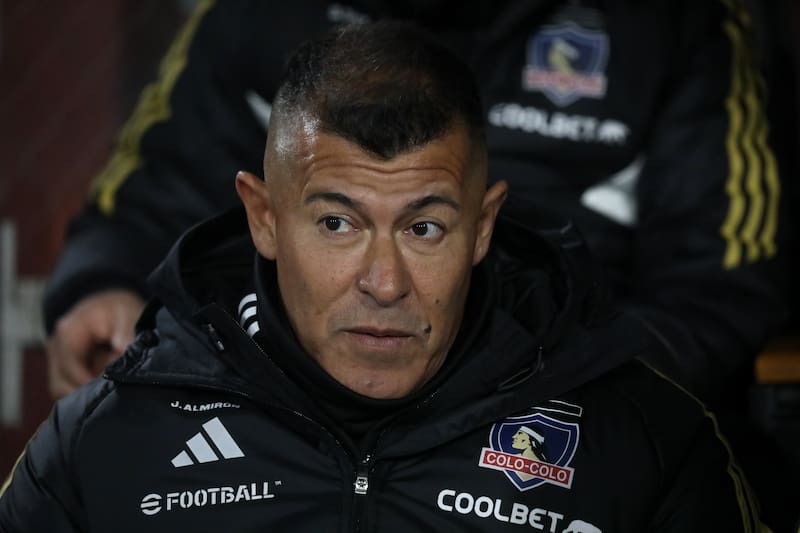 Jorge Almirón dejó fuera a Mauricio Isla y Arturo Vidal.