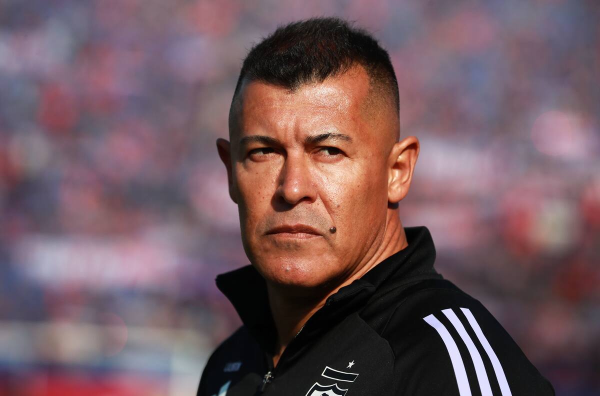 Ya van tres: otro técnico del fútbol chileno arremetió contra Jorge Almirón