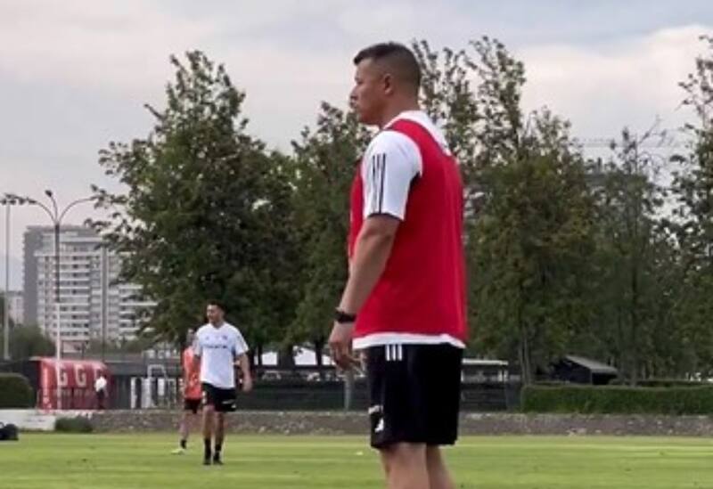 en las canchas de entrenamiento del estadio Monumental.