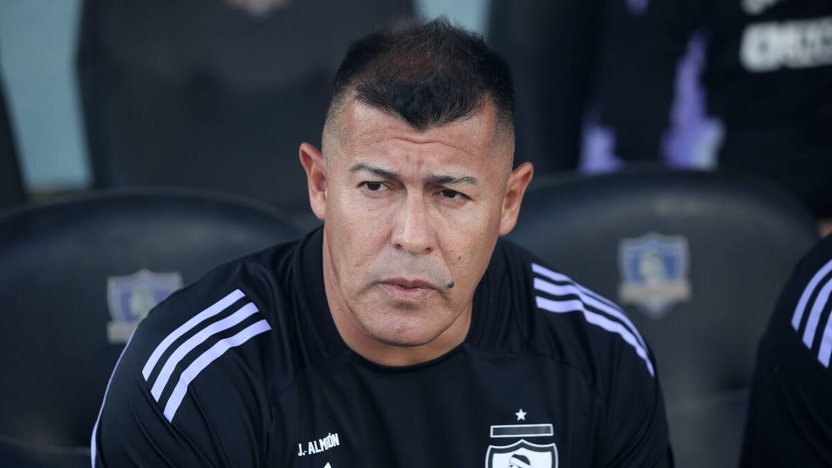 Por pedido de Almirón: la tajante medida que tomó Colo Colo tras la suspensión del duelo ante la UC