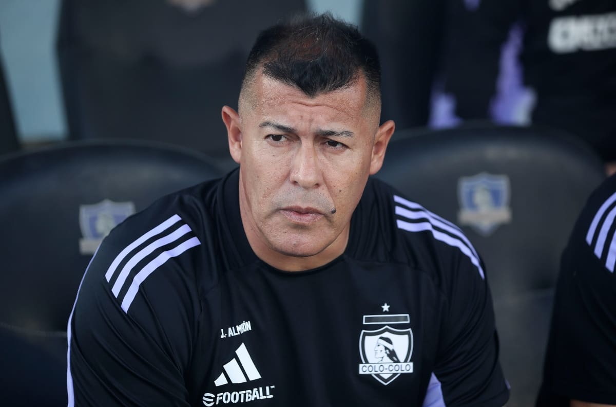 Por pedido de Almirón: la tajante medida que tomó Colo Colo tras la suspensión del duelo ante la UC
