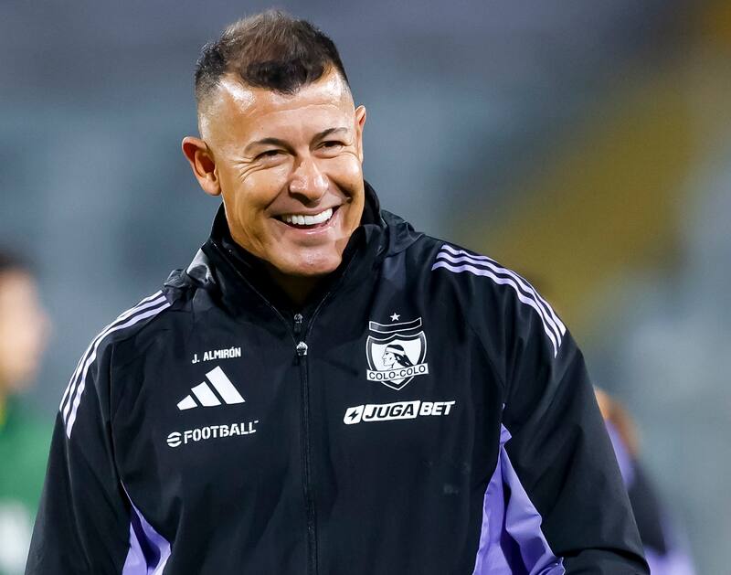 y su polémica decisión en Colo Colo. Foto: Aton.
