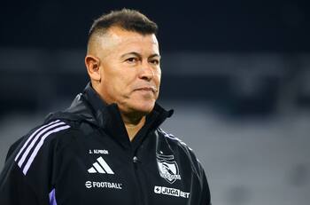 Almirón lo tiene claro: el jugador con el que Colo Colo reemplazaría a Alan Saldivia